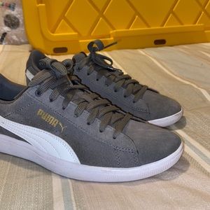 Puma size 6.5 gray suede sneaker